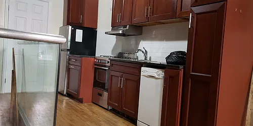 Rented by R New York