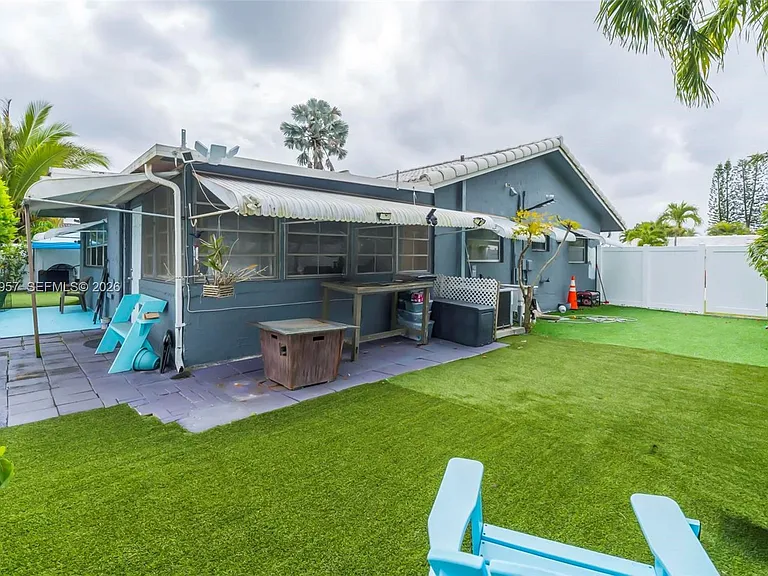 7211 NW 76th St — Photo 32