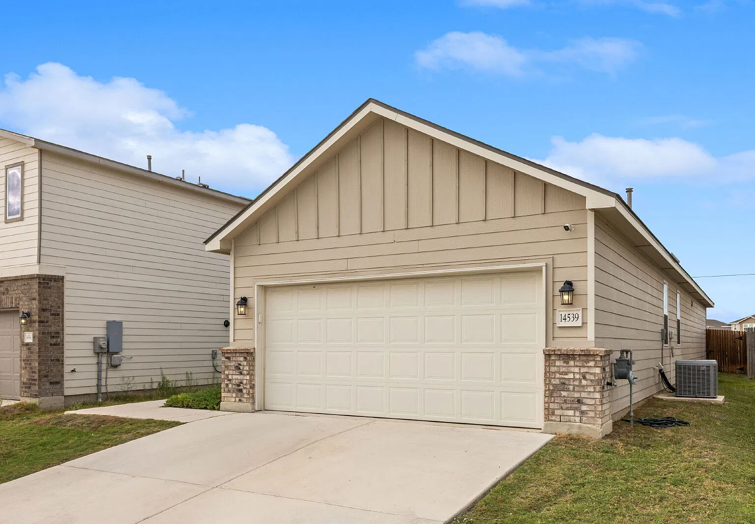 3 bed, 2.0 bath, 1496 sqft, $2,100 — Photo 3
