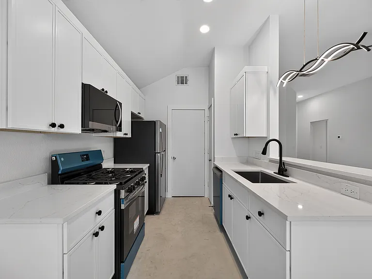 14511 Oliphant St — Photo 8