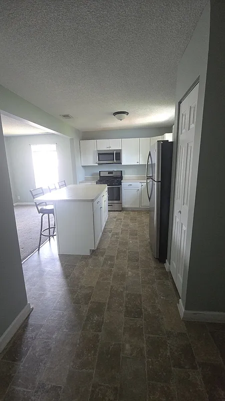 2 bed, 1.0 bath, 728 sqft, $850 — Photo 1