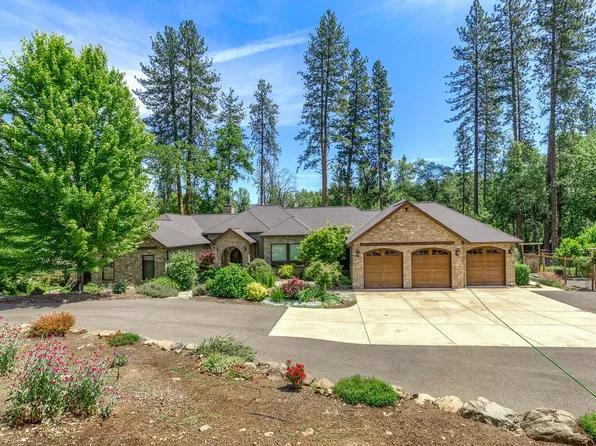 3446 Rogue River Dr, Eagle Pt, OR 97524