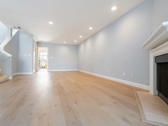 3rd image of 14101 Dickens St APT 18