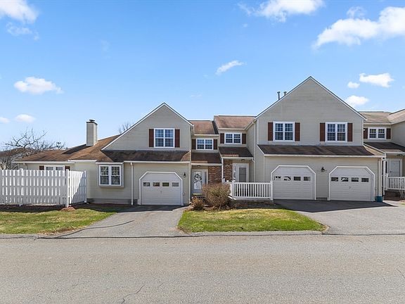 2nd image of 44 Chapman Pl #44