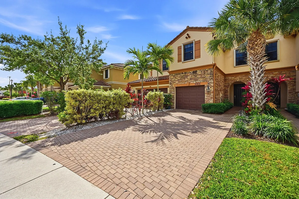 Building Photo - 10415 Wellington Parc Dr
