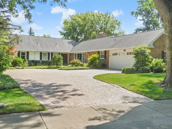 821 Woodbine Ln, Northbrook, IL 60062