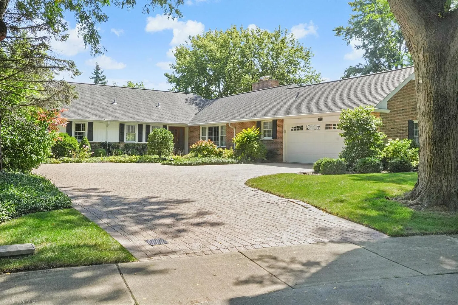 821 Woodbine Ln photo 1