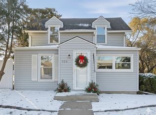 120 Green St, Center Point, IA 52213