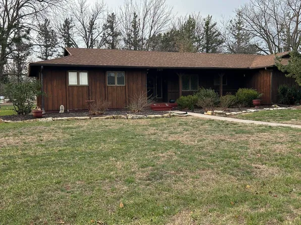 509 W 5th St, Ellinwood, KS 67526