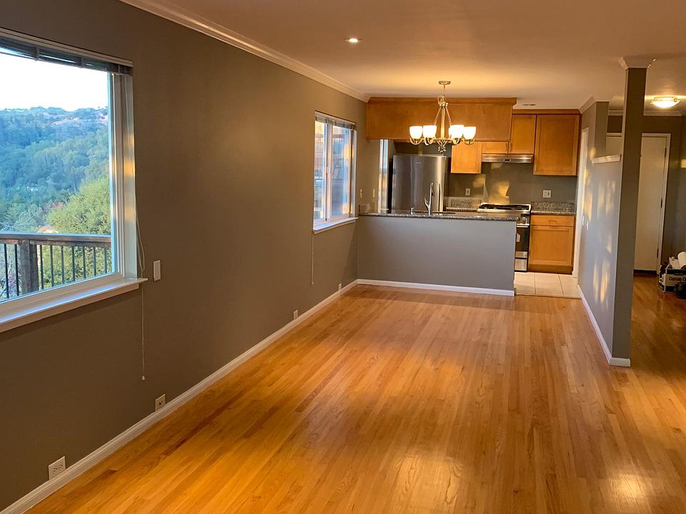 Living room / dining room with view to kitchen