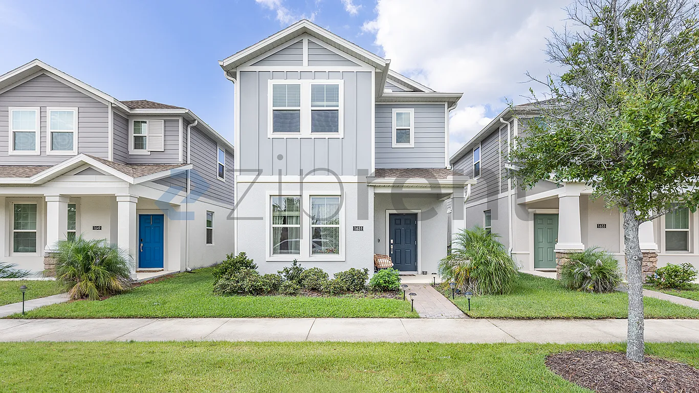 4 bed, 3.5 bath, 3200 sqft, $3,700 — Photo 1