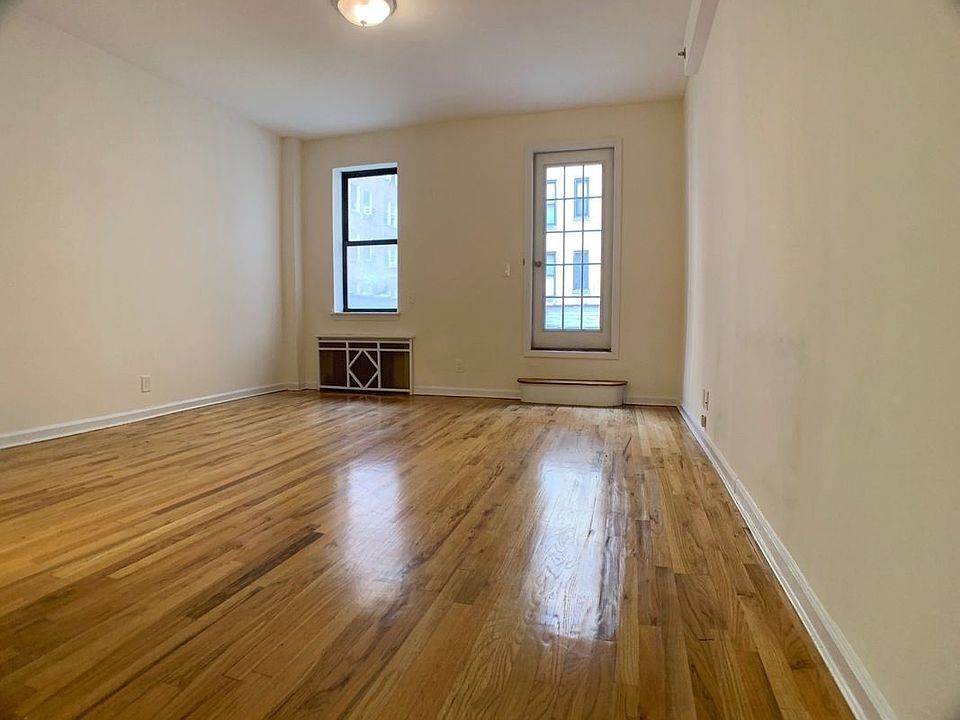 2nd image of 250 W 105th St #E4