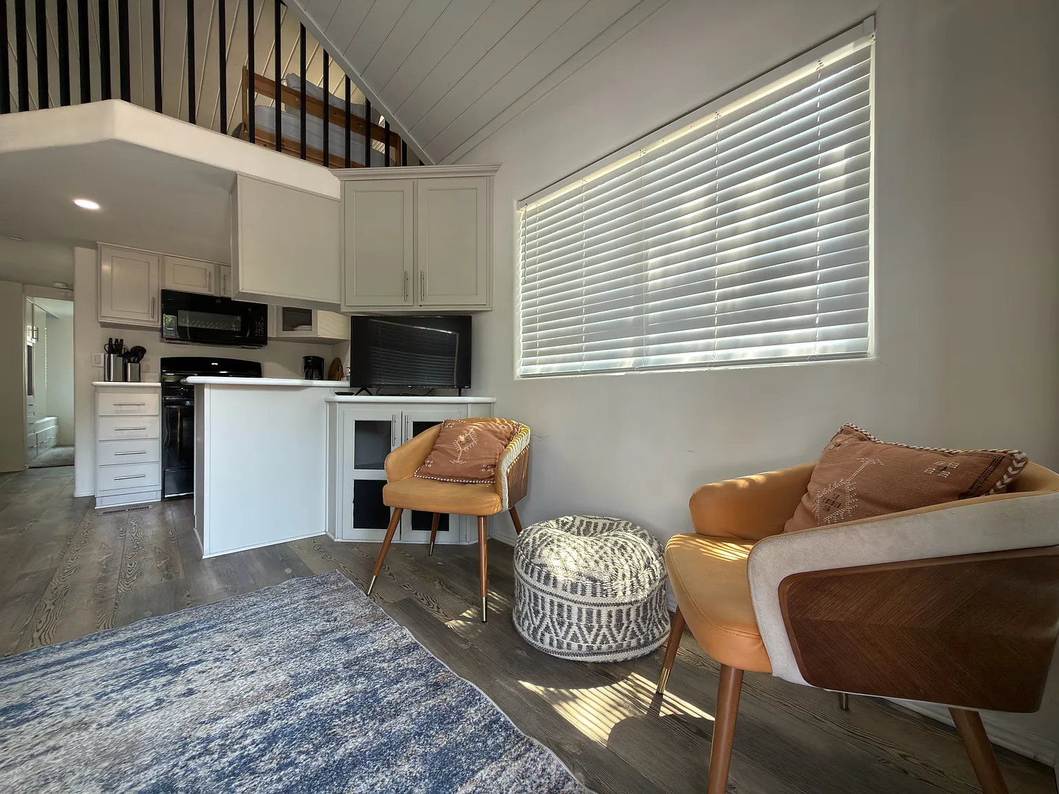 3 bed, 350 sqft, $1,600 — Photo 2