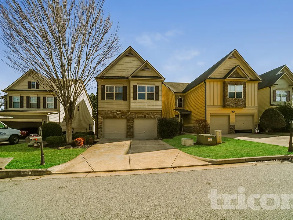 3883 Lake Manor Way