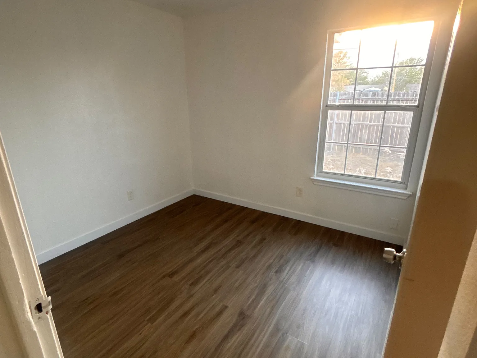 3 bed, 1.5 bath, 950 sqft, $1,800 — Photo 3