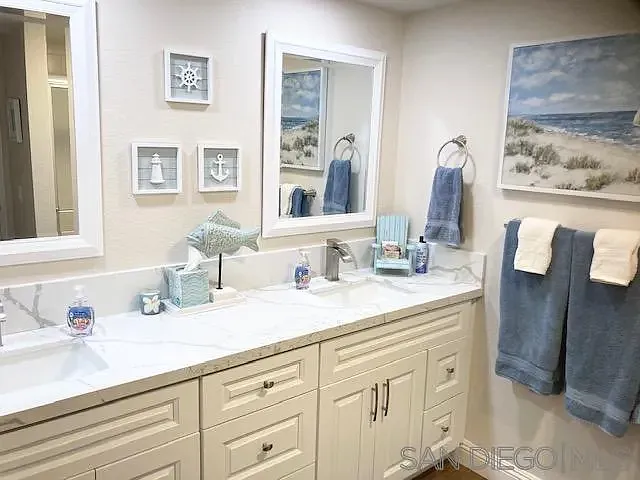82 Kingston Ct W — Photo 5