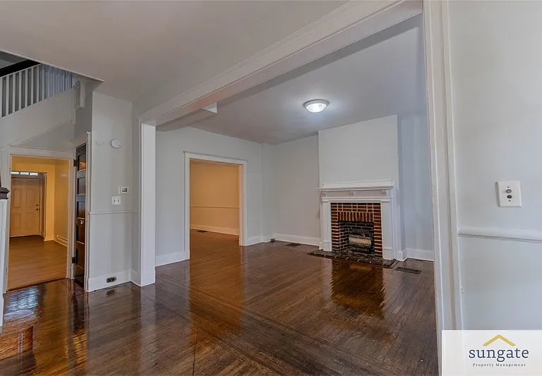 348 E University Pkwy — Photo 9