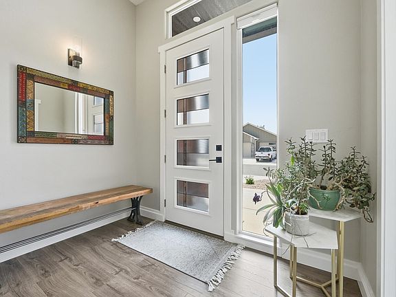 4th image of 526 Desert Peach St