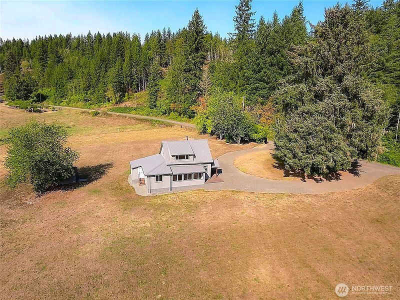 5th image of 720 Leland Valley Road E