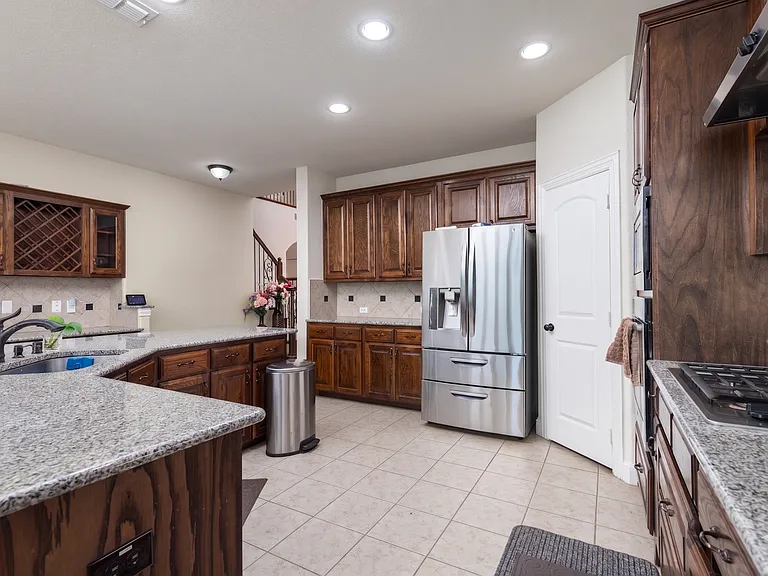2555 Hannah Cir — Photo 8