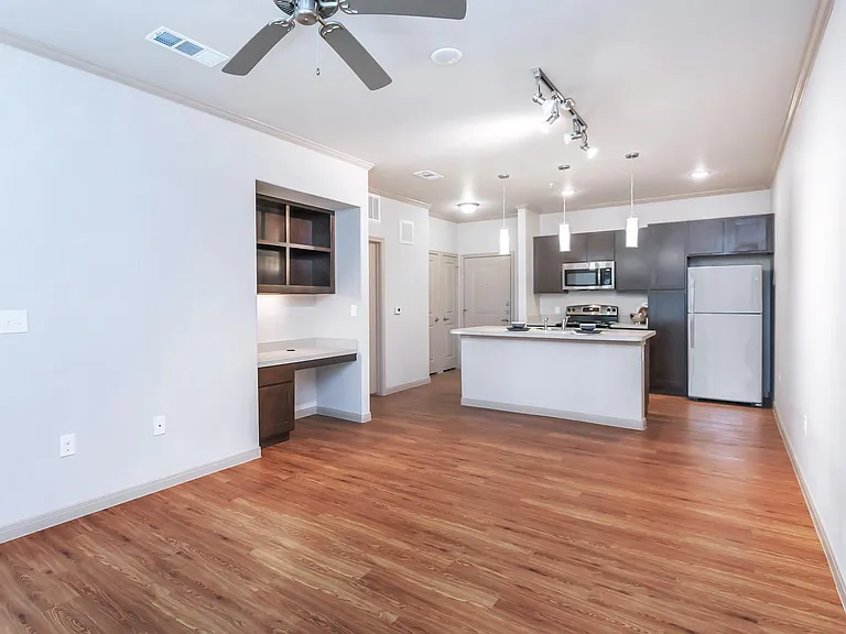 Midway Villas Apartments — Photo 26