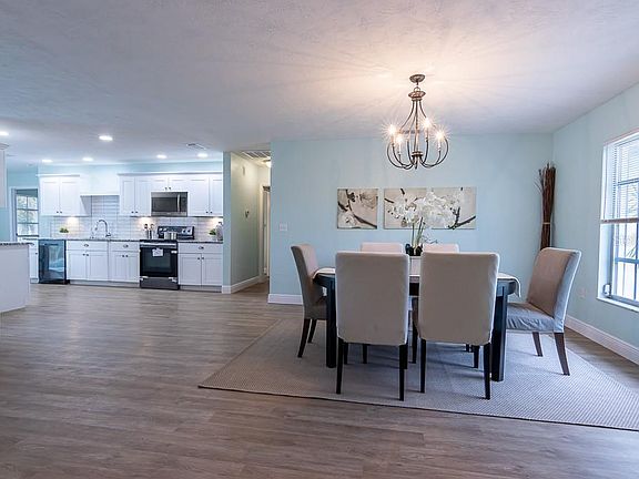 5th image of 3229 Village Green Dr