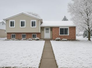 43263 Hartwick Dr, Sterling Heights, MI 48313
