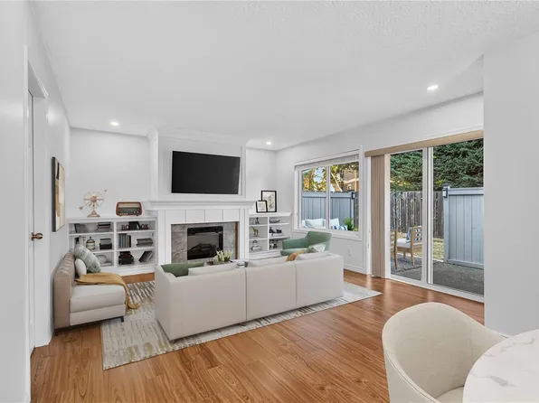 3966 Cedar Hill Cross Rd #9, Saanich, BC V8P 5R4