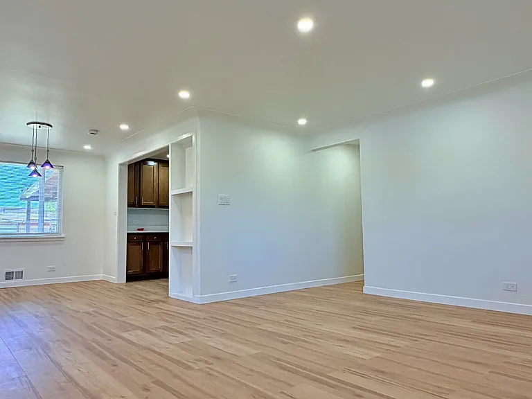 3045 N Niagara St — Photo 5