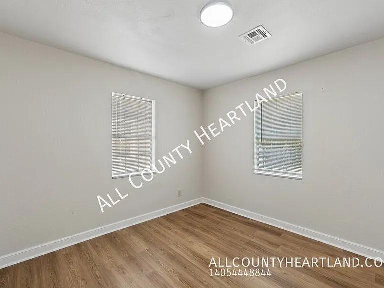 912 SW 48th St — Photo 5
