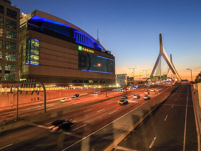 The Victor is just a 5 minute walk from catching a Bruins or Celtics game