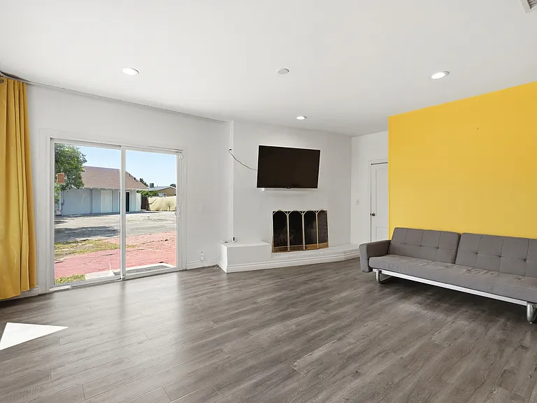 8647 Corbin Ave — Photo 27