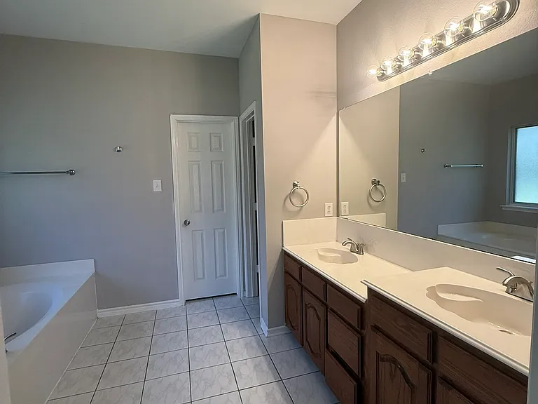1220 Resaca Dr — Photo 11