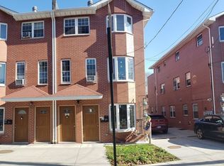 40-15 191st St #2F, Flushing, NY 11358