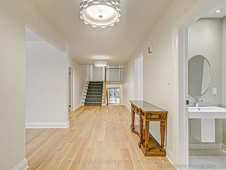 47 Waterloo Ave — Photo 4