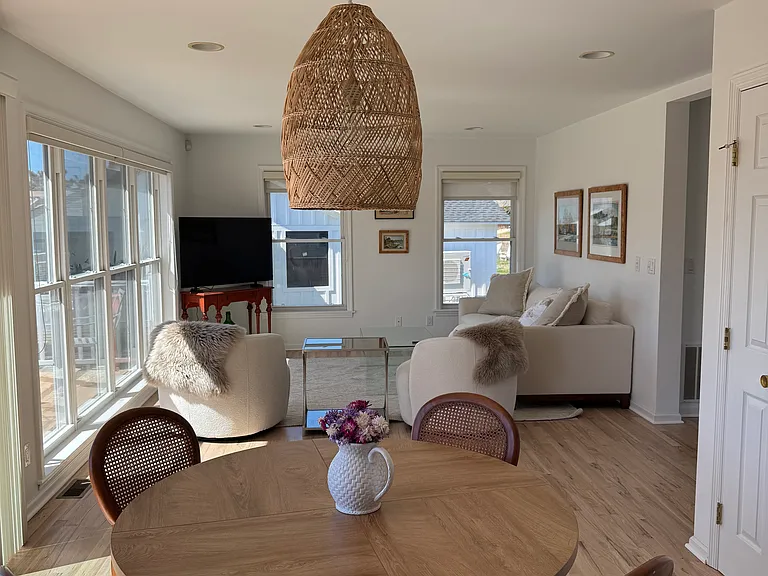 18 Landing Ln — Photo 3