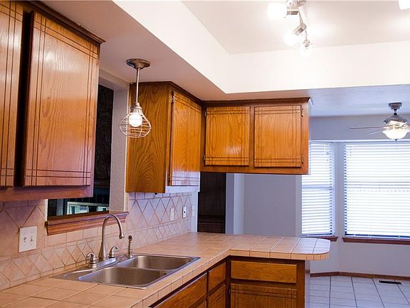 5th image of 121 Lochwood Ln