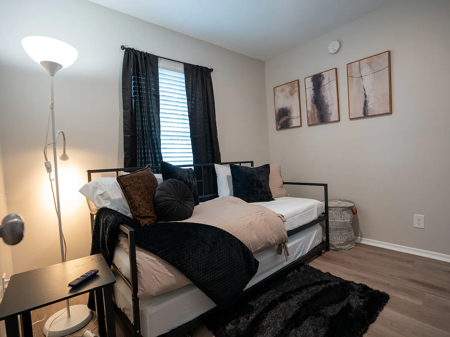 2 bed, 990 sqft, $1,650 — Photo 4