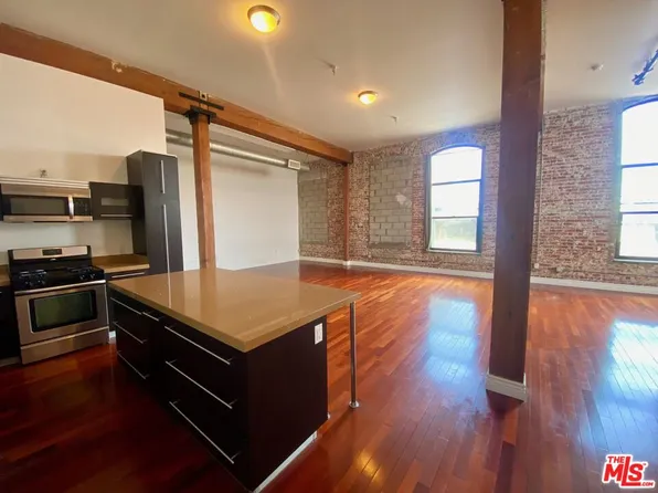 652 Mateo St, Los Angeles, CA