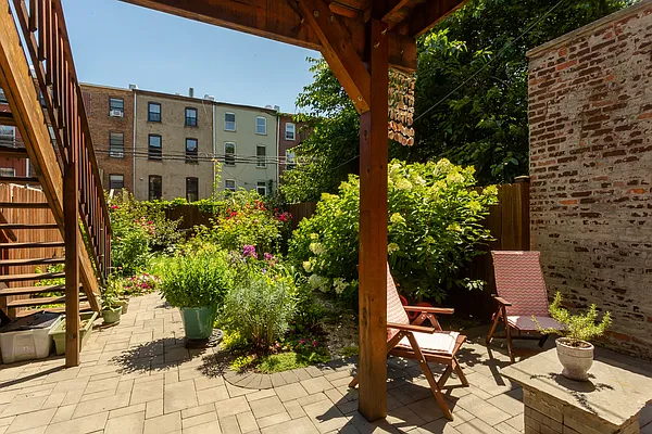 Rented by Compass | media 27