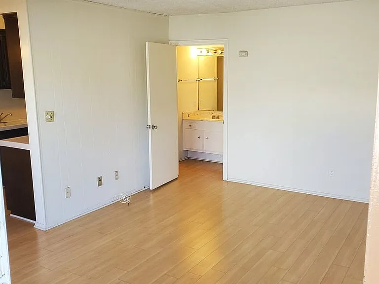 12611 Caswell Ave — Photo 2