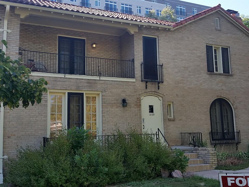 Front of building and balcony apartment for rent.