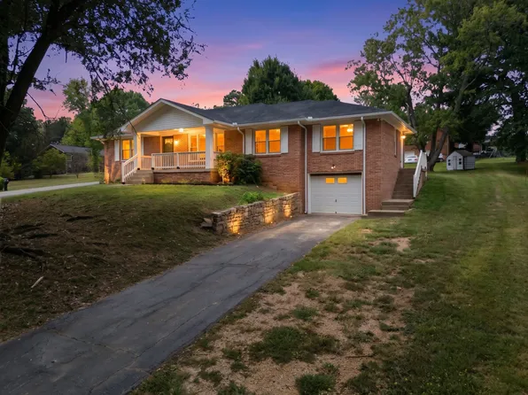200 Woods Dr, Columbia, TN 38401