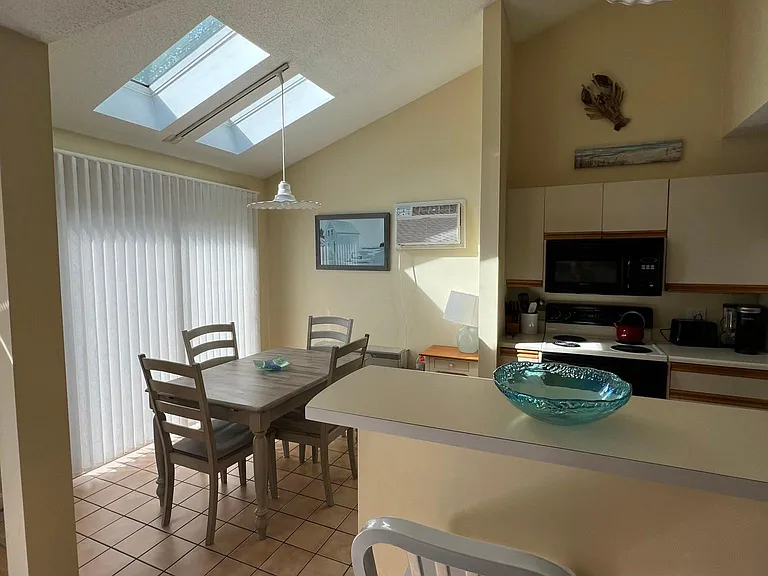 146 W Grand Ave #36 — Photo 1