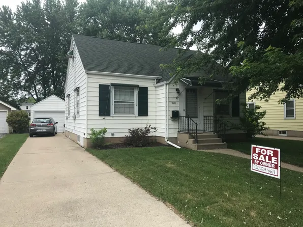 124 W 24th Ave, Oshkosh, WI 54902