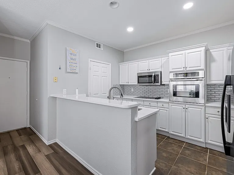 6011 Barrington Ct — Photo 1