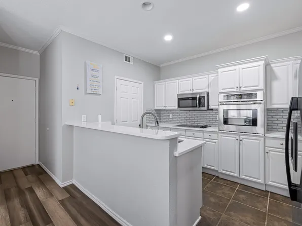 6011 Barrington Ct, Dallas, TX 75252