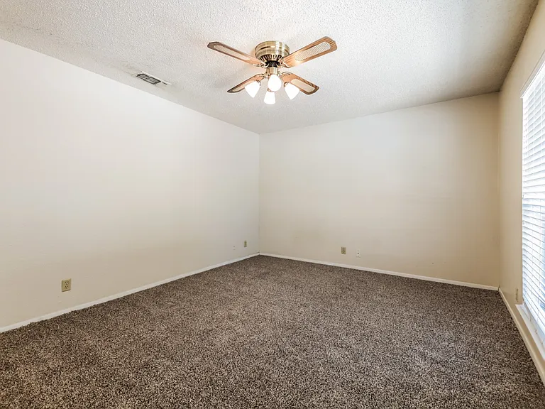 808-806 W Belden St #808 — Photo 3