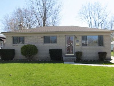 22236 Raymond St, Saint Clair Shores, MI, 48082