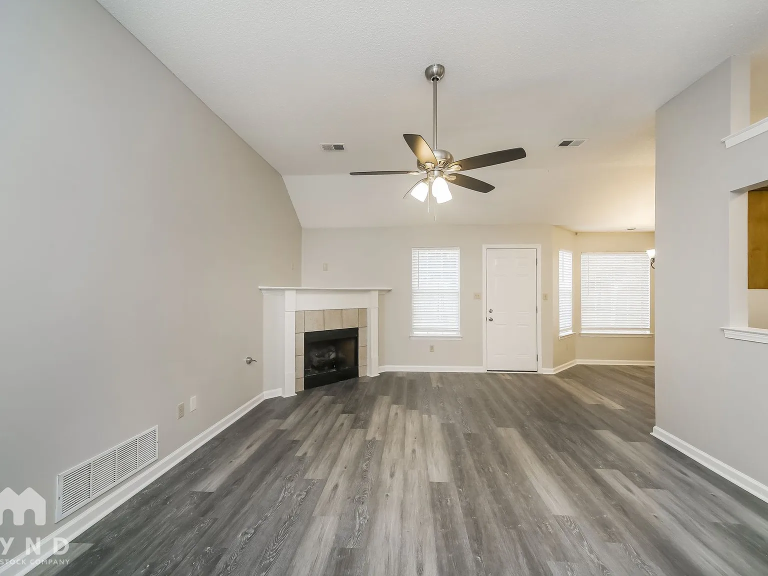 3 bed, 2.0 bath, 1484 sqft, $1,820 — Photo 4